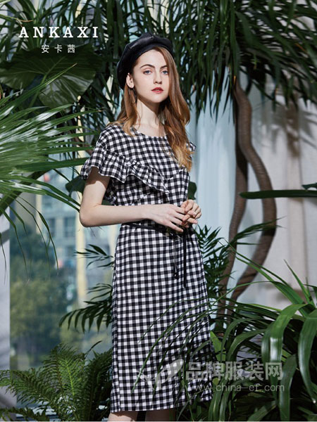 安卡茜女装品牌2019春夏新款胸前荷叶系带格子连衣裙