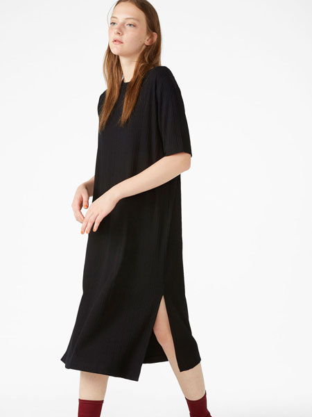 Monki女装品牌2019春夏新款休闲宽松设计感短袖圆领侧开衩黑色连衣裙