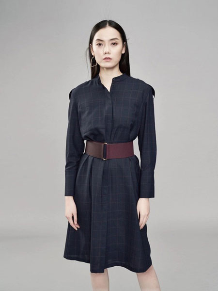 YARVE女裝品牌2019春季新款長款氣質格方紋襯衫有女人味的連衣裙