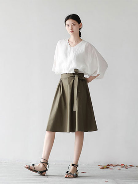 蔻贝卡女装品牌2019春季新款韩版宽松纯色衬衫七分袖