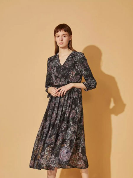 蕾朵女装品牌2019春季新款时尚韩版显瘦喇叭袖长款裙子