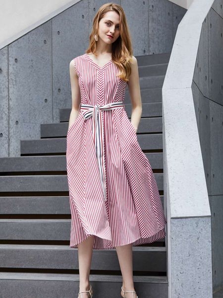 讴歌德女装品牌2019春夏新款无袖条纹系带中长款连衣裙