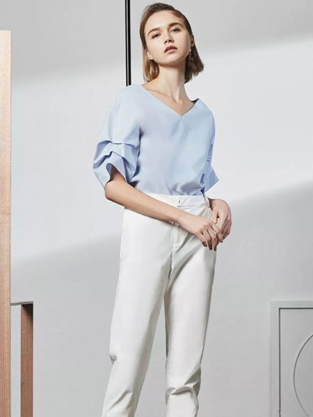 迪卡轩女装品牌2019春夏新款中袖气质衬衣蓝色宽松衬衫上衣