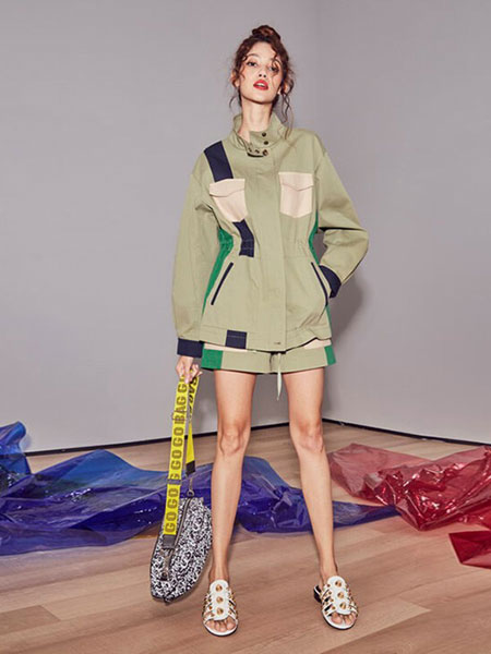 贝尔尼尼女装品牌2019春夏个性街头中性酷感拼色设计连帽防风衣宽松外套