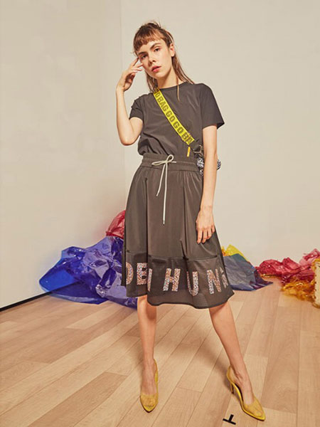 贝尔尼尼女装品牌2019春夏短袖连衣裙韩版两件套网纱裙可调节中裙