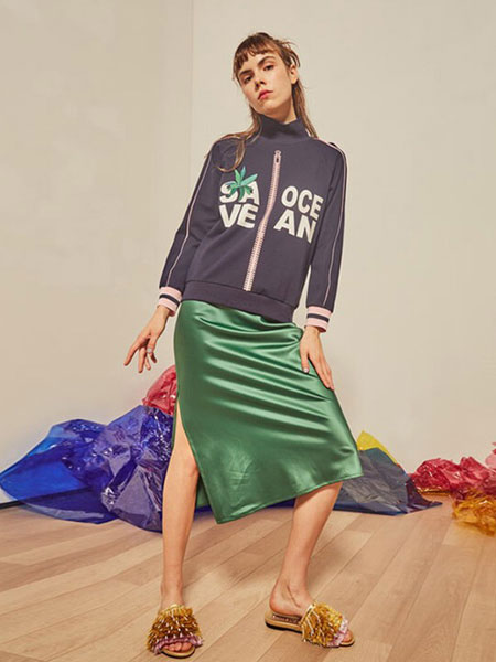 贝尔尼尼女装品牌2019春夏高领长袖拉链图案个性卫衣
