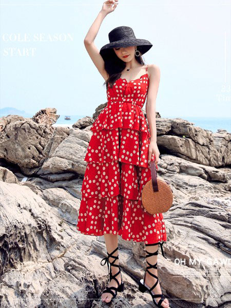慕街女装品牌2019春夏新款气质v领海边度假过膝波点吊带裙复古法式网红连衣裙