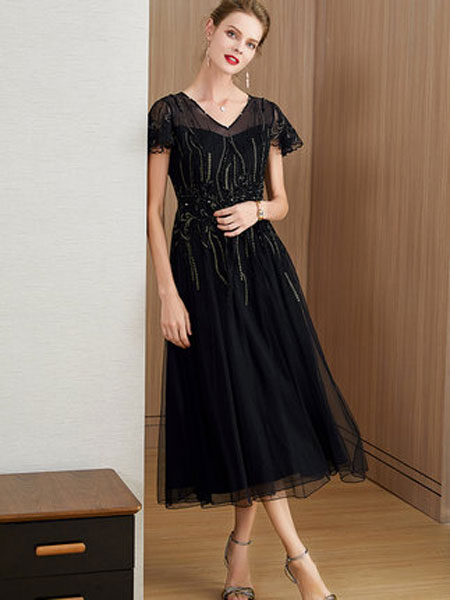萨拉迪恩女装品牌2019春夏新款黑色短袖V领显瘦钉珠蕾丝长裙