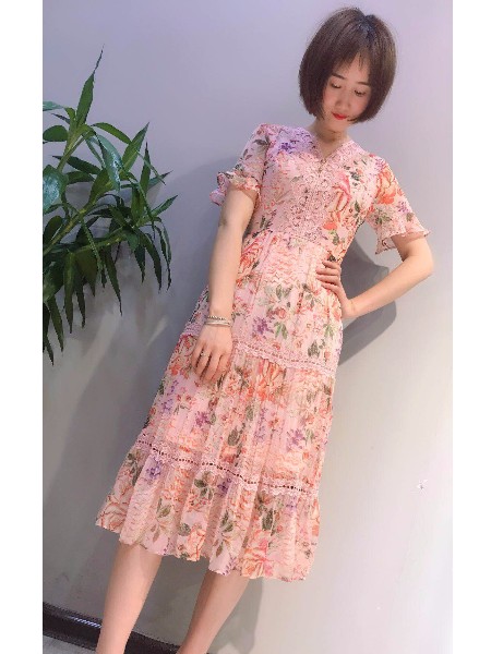 香港伊荷女装女装品牌2019春季新品