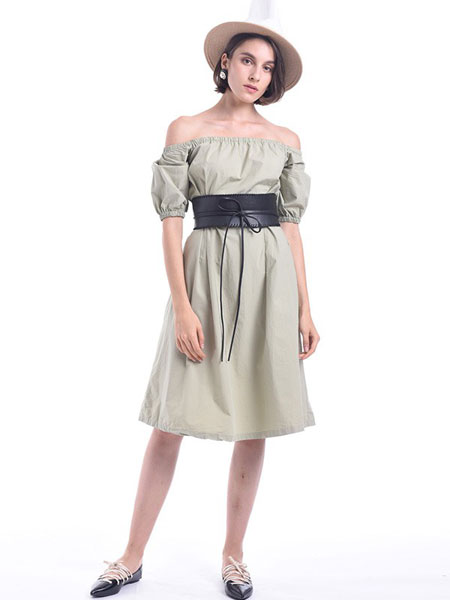 BearTwo女装品牌2019春夏新款一字领气质甜美时尚收腰连衣裙