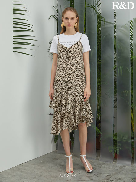 索典R&D女装品牌2019春夏新款休闲时尚豹纹连衣裙两件套