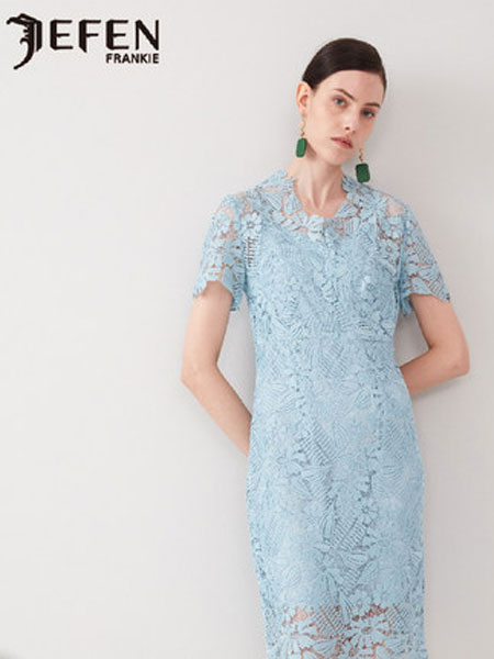 吉芬女装品牌2019春夏新款淡蓝色轻薄柔软蕾丝收腰气质连衣裙