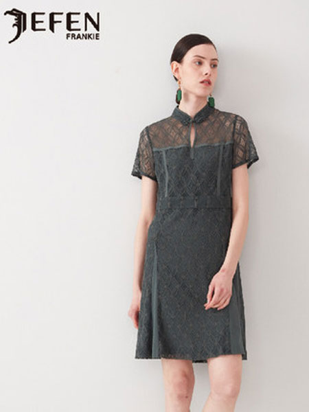 吉芬女装品牌2019春夏新款中式小立领盘扣蕾丝拼接气质真丝短袖连衣裙