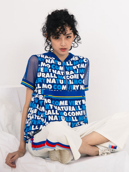 MO.陌女装品牌2019春夏时尚针织上衣+半身裙字母满印两件套