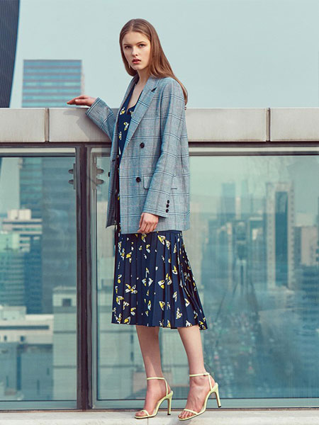 东广国际-DONGKWANG女装品牌2019春季新款韩版宽松复古休闲格子西装外套