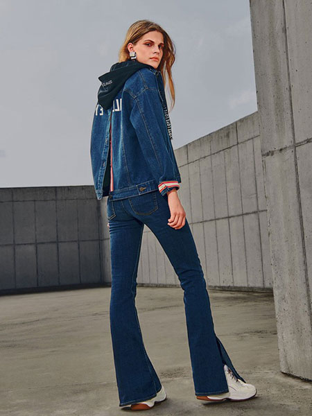 东广国际-DONGKWANG女装品牌2019春季新款韩版宽松喇叭牛仔裤