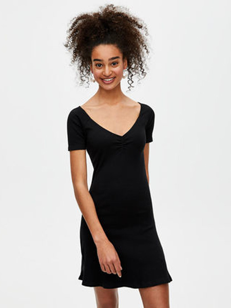 Pull&Bear休闲品牌2019春夏新款清新气质甜美收腰黑色连衣裙
