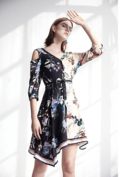 艾托奥女装品牌2019春夏新款时尚修身显瘦复古印花连衣裙