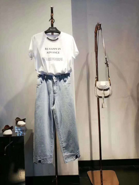 8DZIEN女装品牌2019春夏新款韩版字母印花短袖T恤
