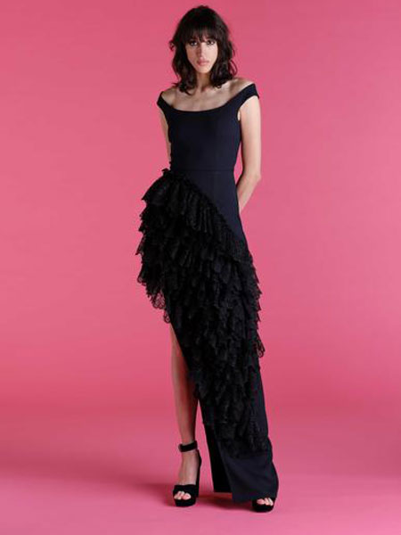 Emilio de la Morena埃米利奥·德拉莫雷纳女装品牌2019春夏新款主持显瘦一字肩中长款黑色晚礼服