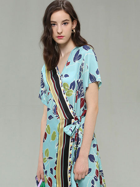 卡邦尼女装品牌2019春夏新款小清新抽象印花气质收腰显瘦中袖连衣裙