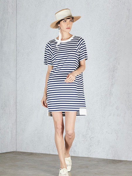 天纳吉儿女装品牌2019春夏新品海军风蓝条纹H廓形全棉连衣裙