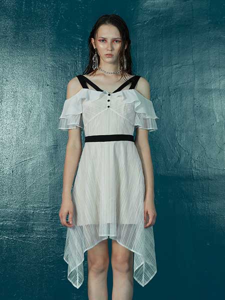 MissLace女装品牌2019春夏新款时尚撞色层叠蕾丝雪纺荷叶袖收腰修身连衣裙