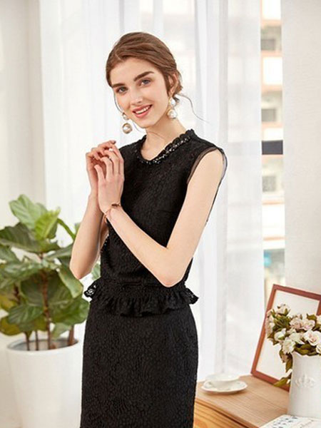 爱弗瑞女装品牌2019春夏新款时尚高腰黑色蕾丝包臀半身裙