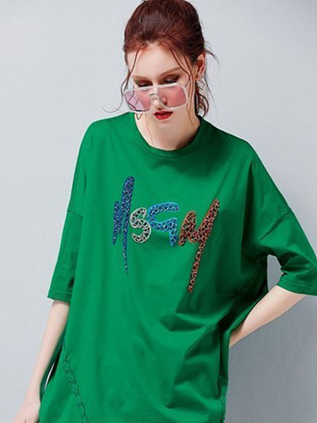 艾米女装品牌2019春夏新品圆领蝙蝠款字母订珠短袖T恤上衣