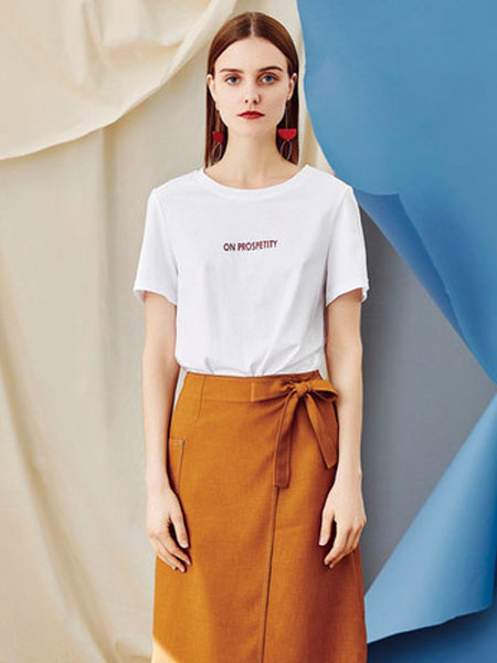 木茜格MUSIG女装品牌2019春夏新款简约字母圆领短袖套头上衣T恤