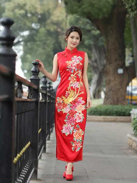 东方女装品牌2019春夏新款复古中式礼服红色旗袍裙