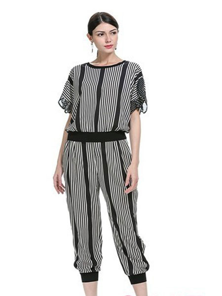 卡伊奴女装品牌2019春夏贴布黑白竖条纹短袖套装两件套