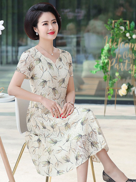 佩文妮女装品牌2019春夏新款洋气时髦气质大码显瘦蕾丝雪纺裙