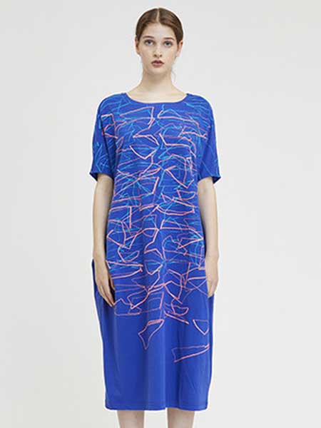 Decoster德诗女装品牌2019春夏新款针织圆领抽象图案连衣裙