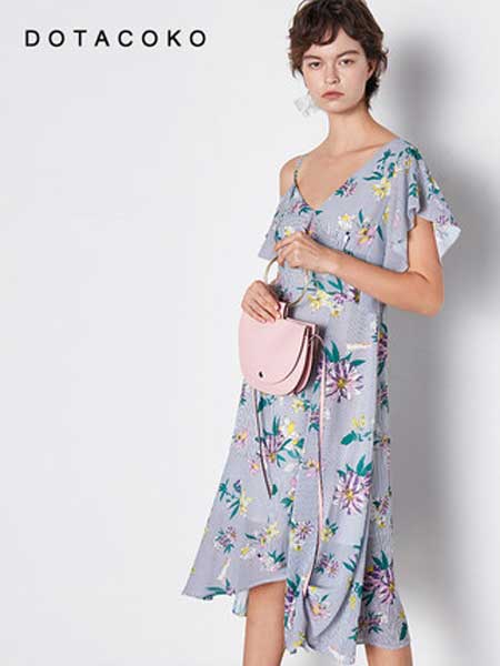 DOTACOKO女装品牌2019春夏新款条纹印花不对称雪纺连衣裙中长款