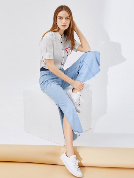 沙与沫女装品牌2019春夏拼色V领纯棉修身短袖衬衫