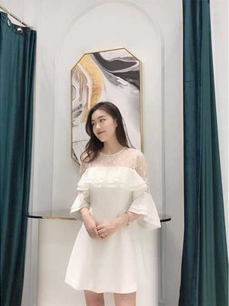 Misi,Camii女装品牌2019春夏新款白色星星蕾丝连衣裙时尚休闲