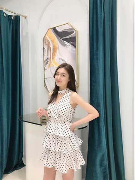 Misi,Camii女装品牌2019春夏新款黑白小波点无袖连衣裙