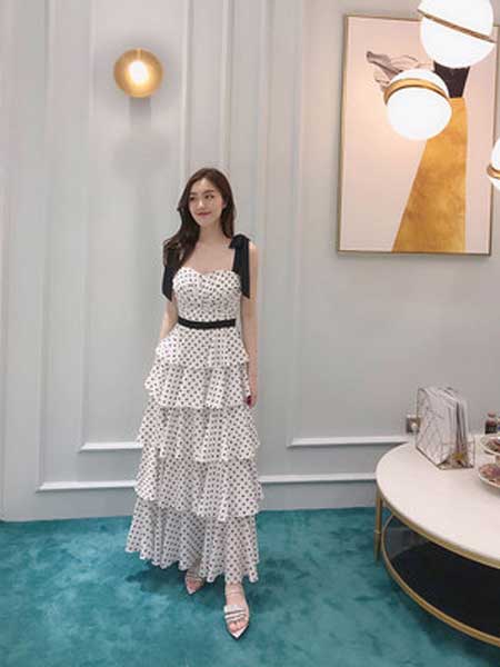 Misi,Camii女装品牌2019春夏新款黑白小波点层次荷叶边连衣裙