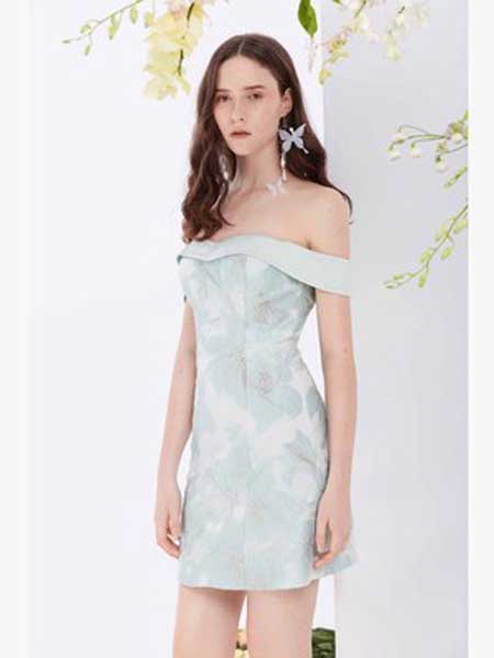 Misi,Camii女装品牌2019春夏新款洋气质甜美一字肩纯色修身显瘦连衣裙