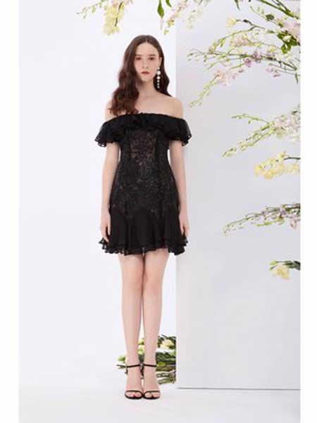 Misi,Camii女装品牌2019春夏新款时尚气质蕾丝一字领修身收腰短款连衣裙
