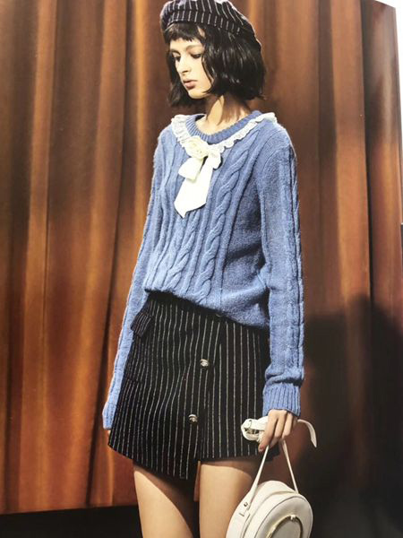 艾格伊品女装品牌2019秋季新款甜美气质韩版修身长袖打底衫显瘦娃娃领衬衣