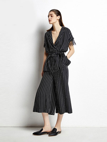 锡瑅M.HITI女装品牌2019春夏时尚西装竖条纹短袖长裤两件套装