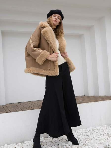 爱芭娜女装品牌2019秋冬新款时尚翻领外套甜美修身短款毛领大衣