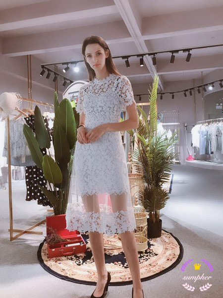 SUMPHER西玛菲迩女装品牌2019春夏新款时尚中长款网纱蕾丝气质修身超仙的短袖连衣裙