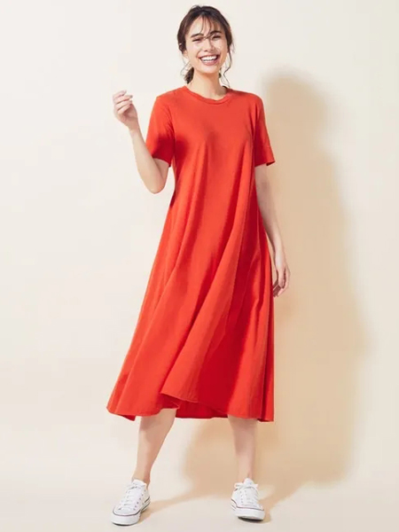 玫瑰子弹女装品牌2019春夏新款简约宽松圆领半袖喇叭优雅连衣裙