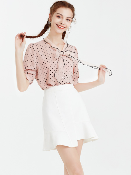 艾丽莎女装品牌2019春夏新款洋气蝴蝶结短袖衬衣粉色显瘦罩衫娃娃领雪纺衫