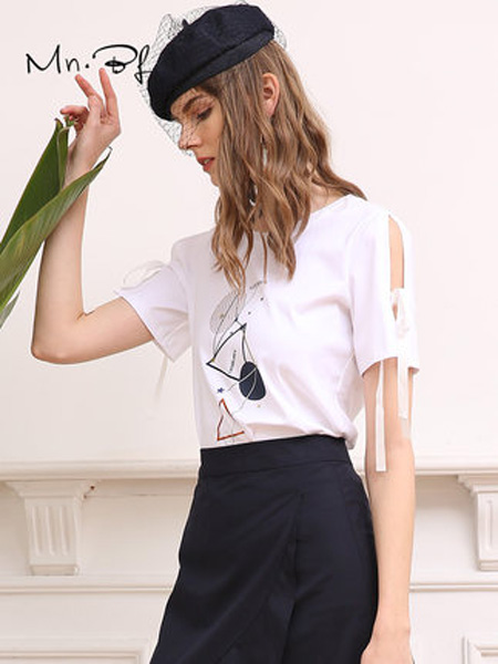 曼诺比菲女装品牌2019春夏新款时尚印花短袖圆领露肩套头修身T恤上衣