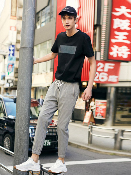 马克华菲男装品牌2019春夏新款纯棉圆领修身时尚印花短袖t恤