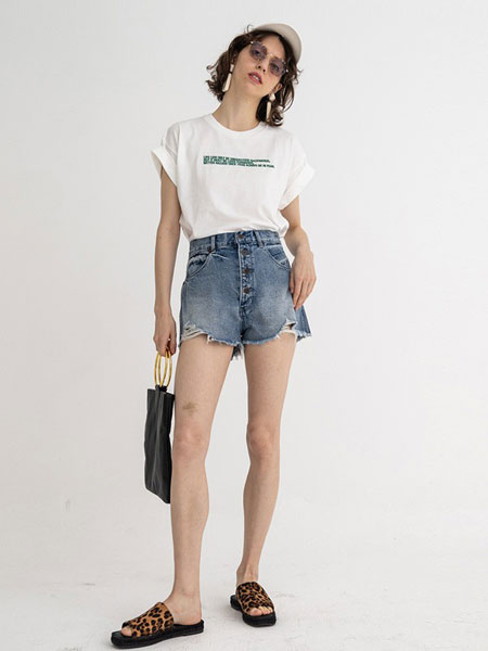 moussy女装品牌2019春夏新品圆领字母印花宽松短袖T恤